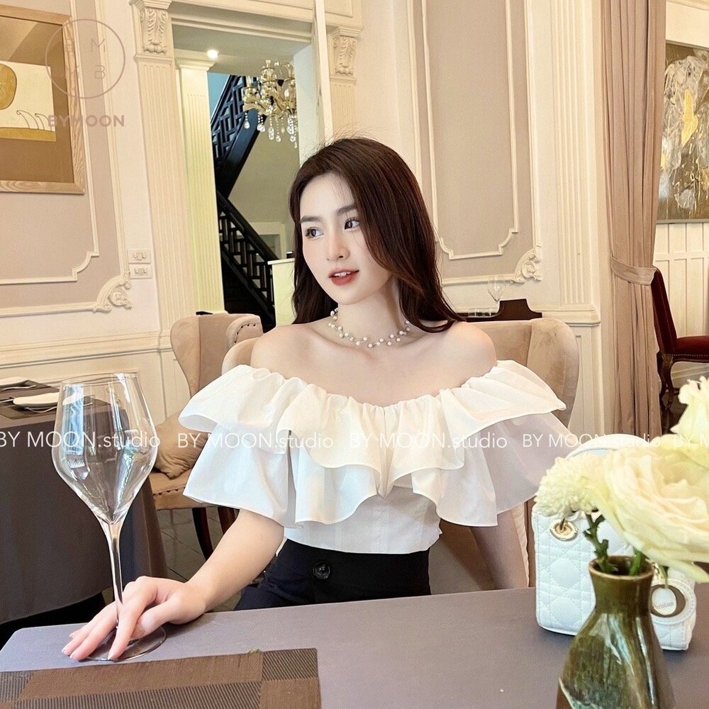 Off-the-shoulder Ruffle Crop Top - Picture 4 of 5